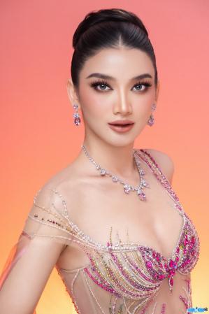 Ảnh Á Hậu Đinh Y Quyên