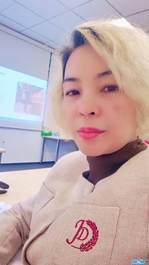 Network phenomenon Dang Thi Hue