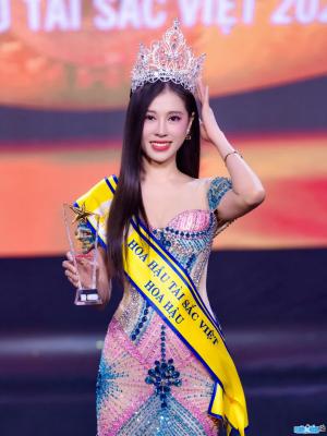 Ảnh Hoa Hậu Trần Ái Tiên