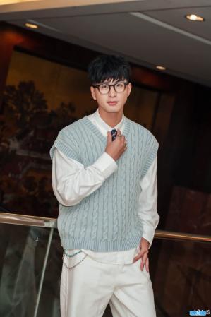Performer Ha Thanh