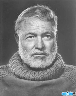 Ảnh Tiểu thuyết gia Ernest Hemingway