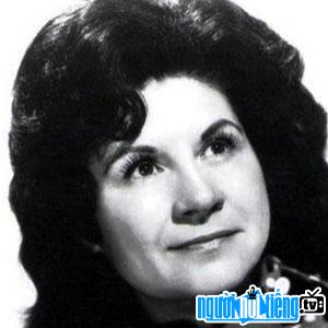 Country singer Kitty Wells