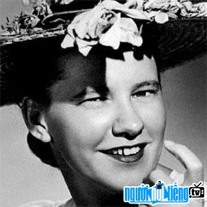Country singer Minnie Pearl