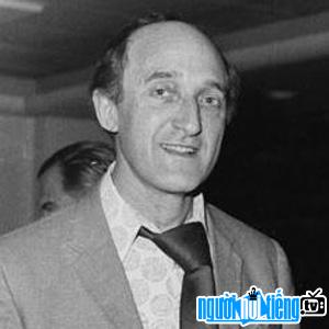 Stage actor Ron Moody