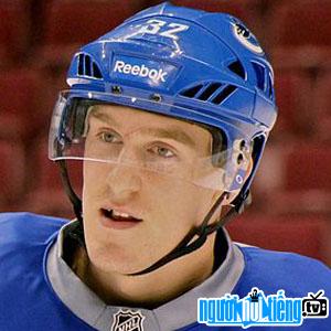 Hockey player Dale Weise