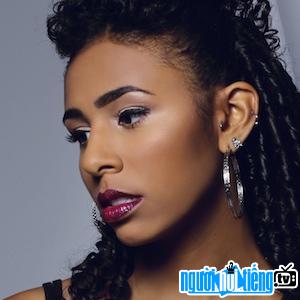 Ca sĩ R&B Angelique Sabrina
