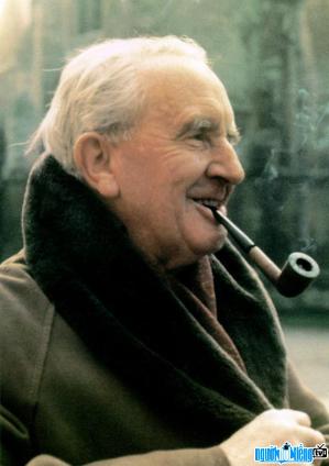 Novelist Jrr Tolkien