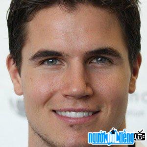 TV actor Robbie Amell