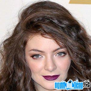 Pop - Singer Lorde