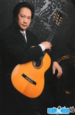 Guitarist Dang Ngoc Long