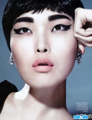 Model Kim Sung Hee