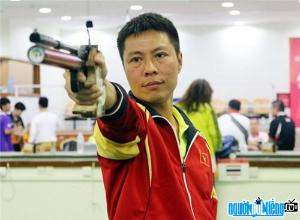 Athletes shooting guns Tran Quoc Cuong