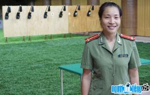Athletes shooting guns Nguyen Thu Van