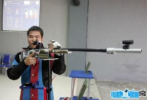 Athletes shooting guns Nguyen Duy Hoang