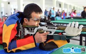 Athletes shooting guns Nguyen Thanh Dat
