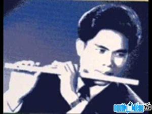 Flute artist Dinh Thin