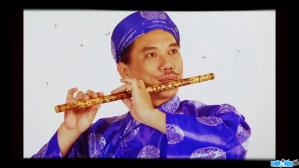 Flute artist Dinh Linh