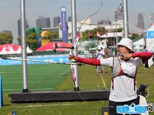 Archery athlete Loc Thi Dao