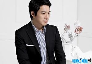 TV actor Song Il Gook