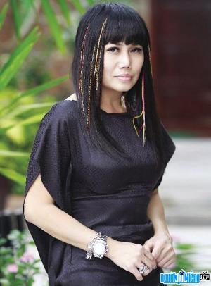 Singer Lynda Trang Dai