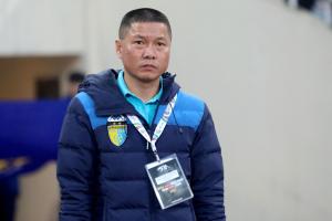 Football coach Chu Dinh Nghiem