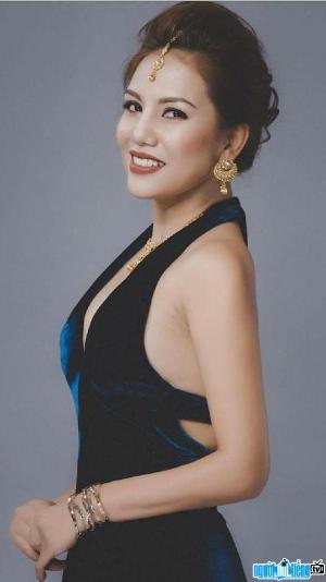 Singer Janice Phuong