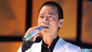 Singer Che Phong