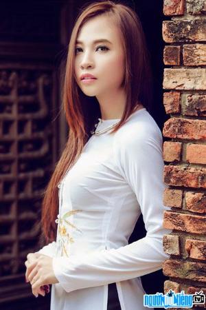 Singer Dam Thu Trang