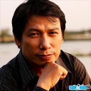 Singer Khac Dung