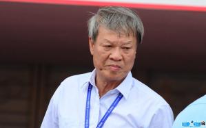 Football coach Le Thuy Hai