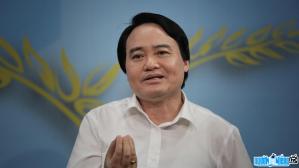 Politicians Phung Xuan Nha‬