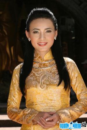 Singer Ninh Cat Loan Chau