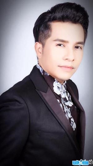 Singer Dinh Tri