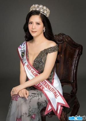Miss Dinh Hien Anh