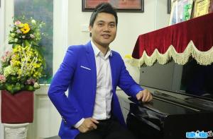 Singer Dao Tien Loi