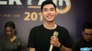 Singer Du Quoc Vuong