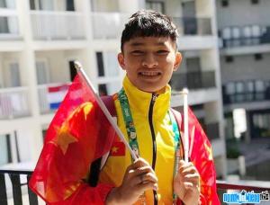 Weightlifting athlete Ngo Son Dinh