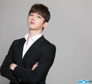 Singer Shin Hyun Woo