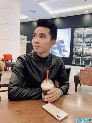 Vlogger Phuong Huu Duong