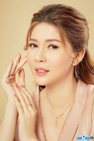 Model Nguyen Kim Phung