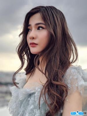 Singer Bao Yen Rosie